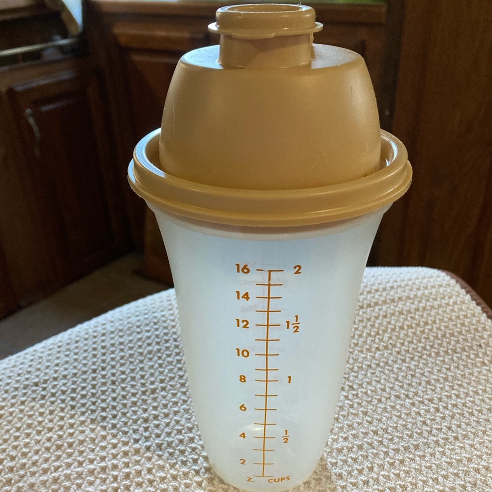 VINTAGE TUPPERWARE SHAKER/DRESSING CONTAINER